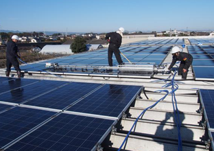 大分県中津市の倉庫・屋根太陽光パネル洗浄工事